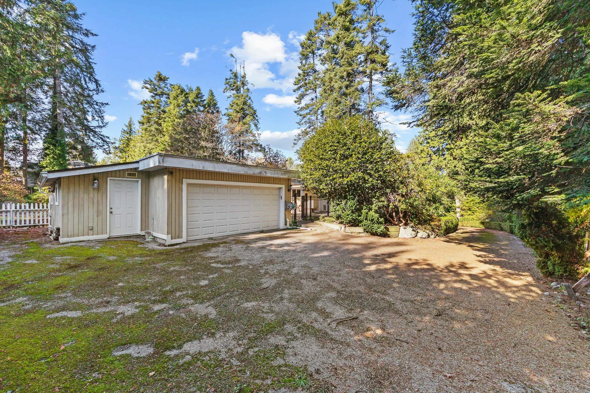 13284 Crescent Road