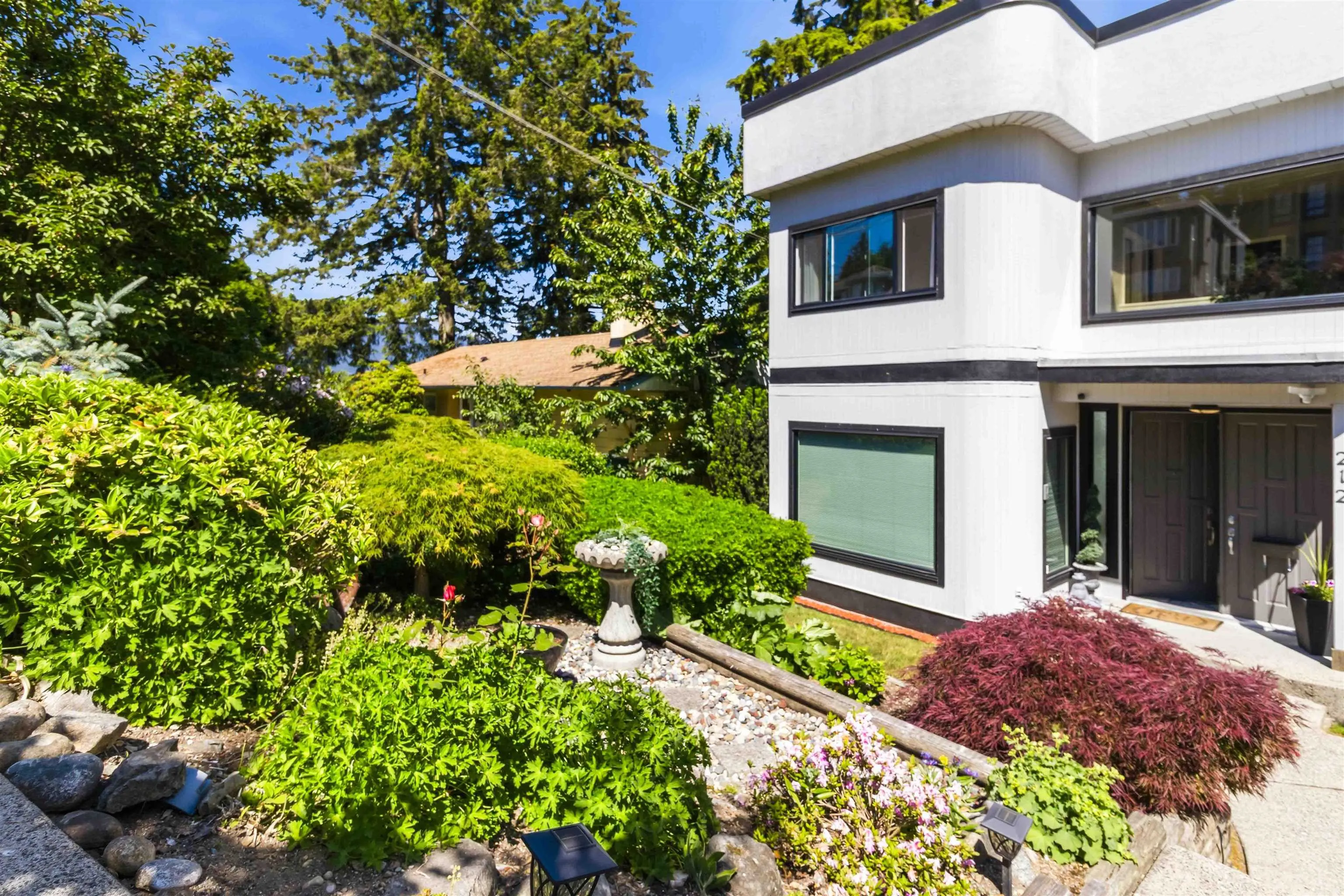 212 N Sea Avenue