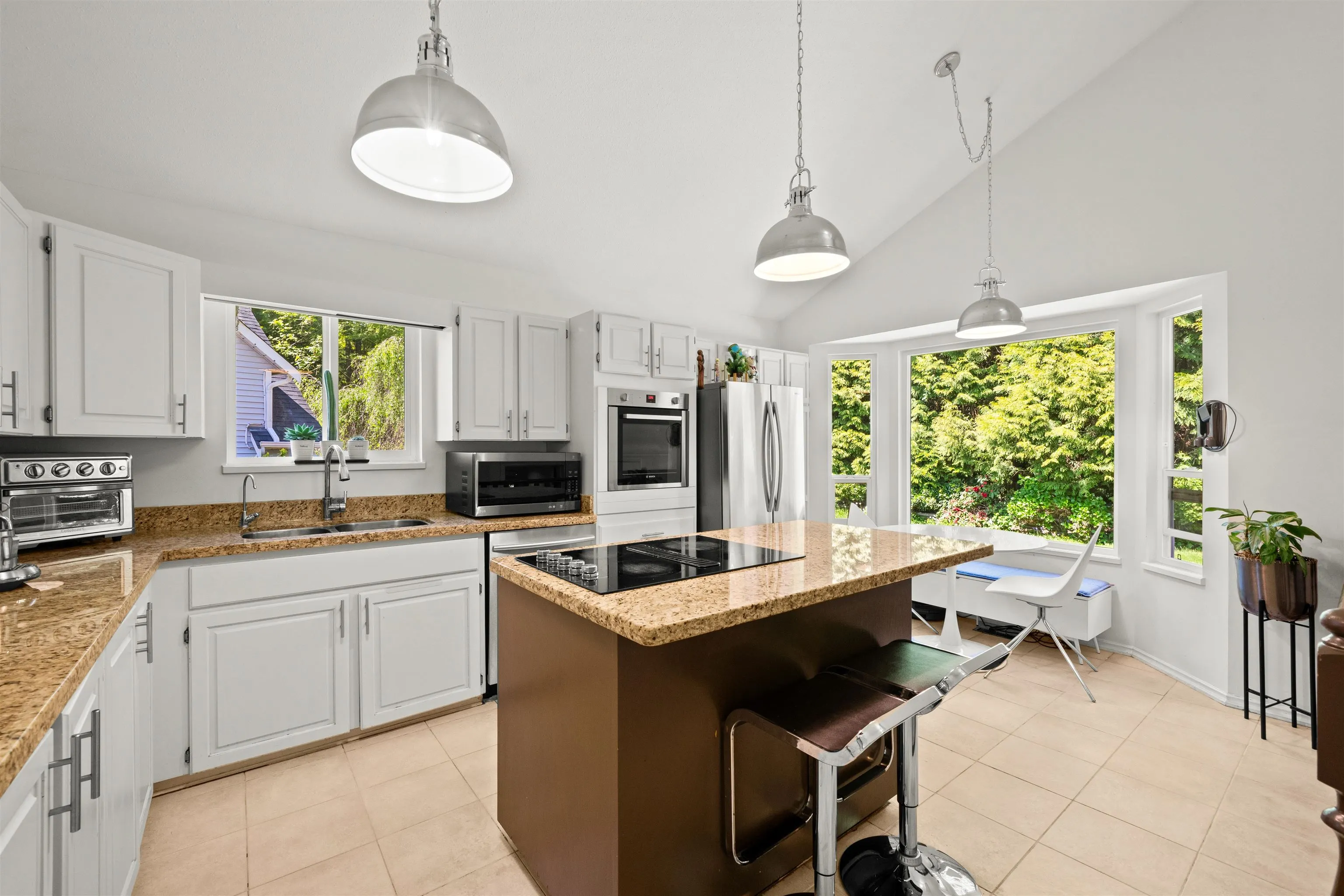 3336 Manning Crescent
