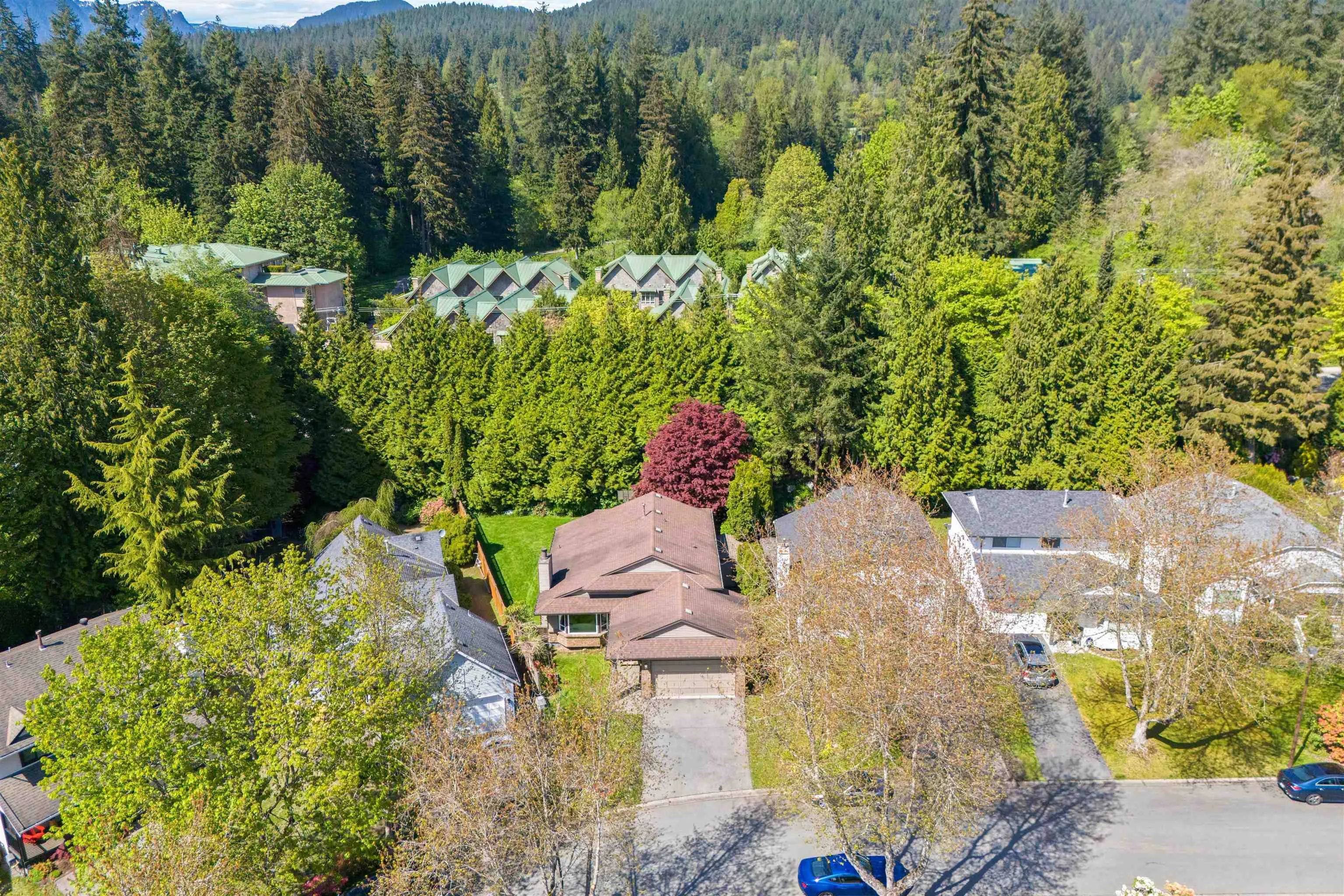 3336 Manning Crescent