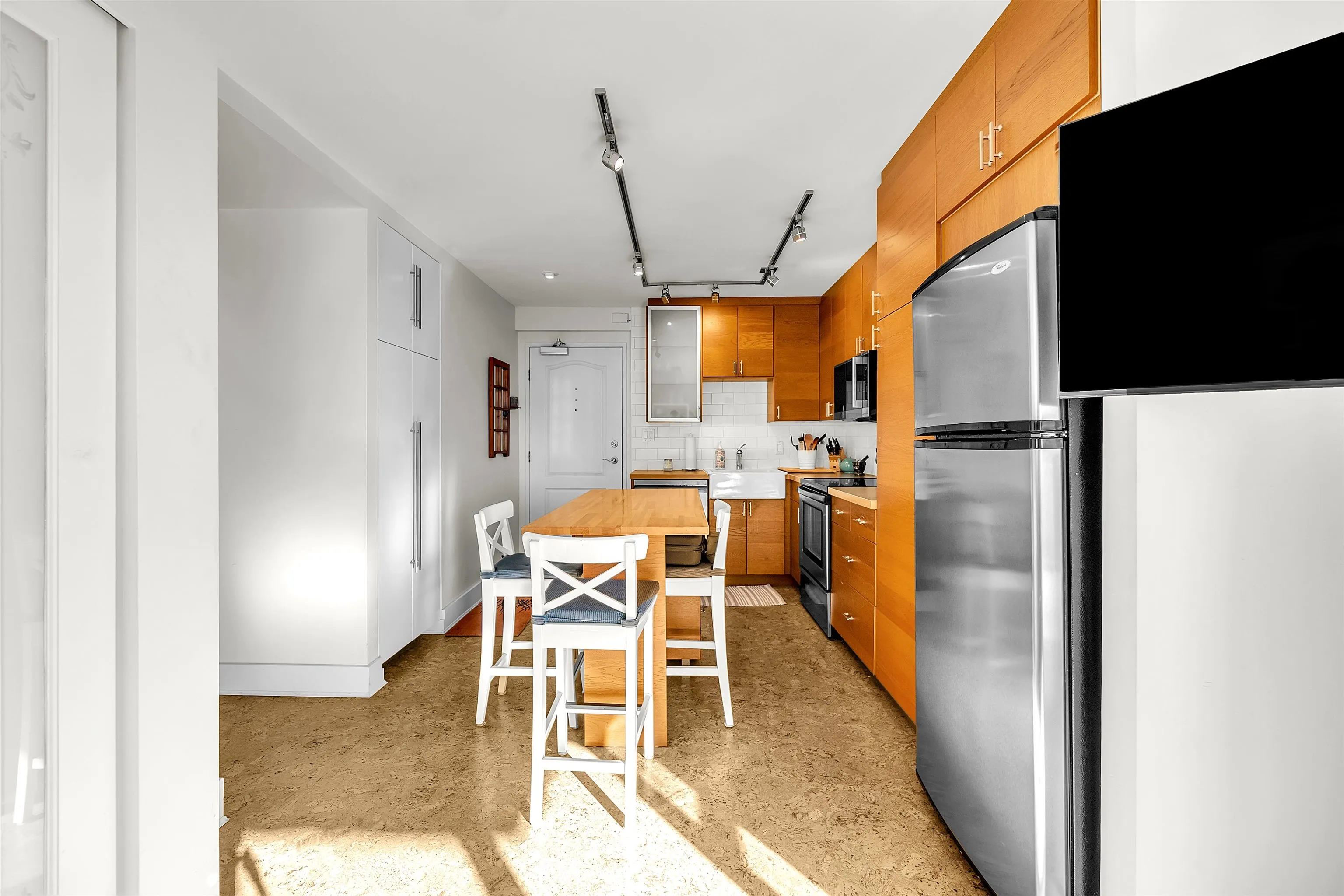 2016 Fullerton Avenue #1010
