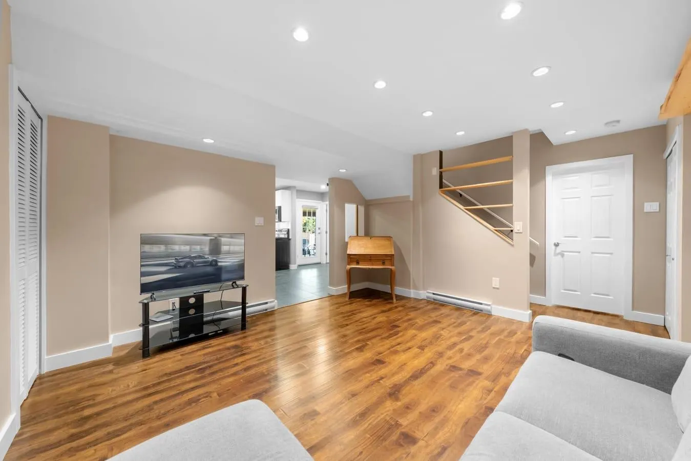 2137 Parapet Terrace