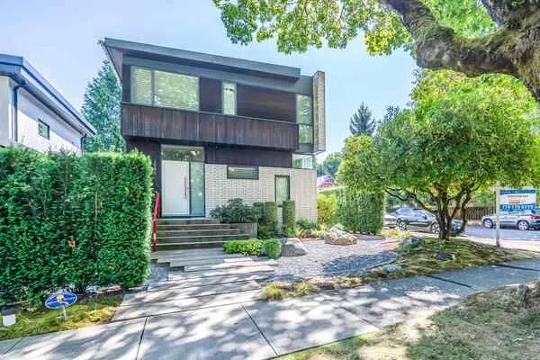 2996 W 11th Avenue