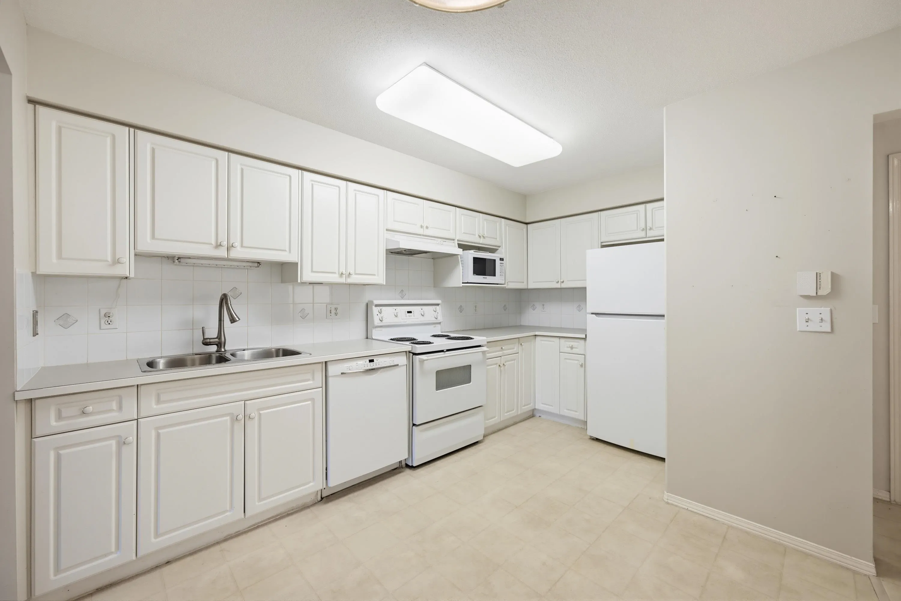 13860 70 Avenue #101