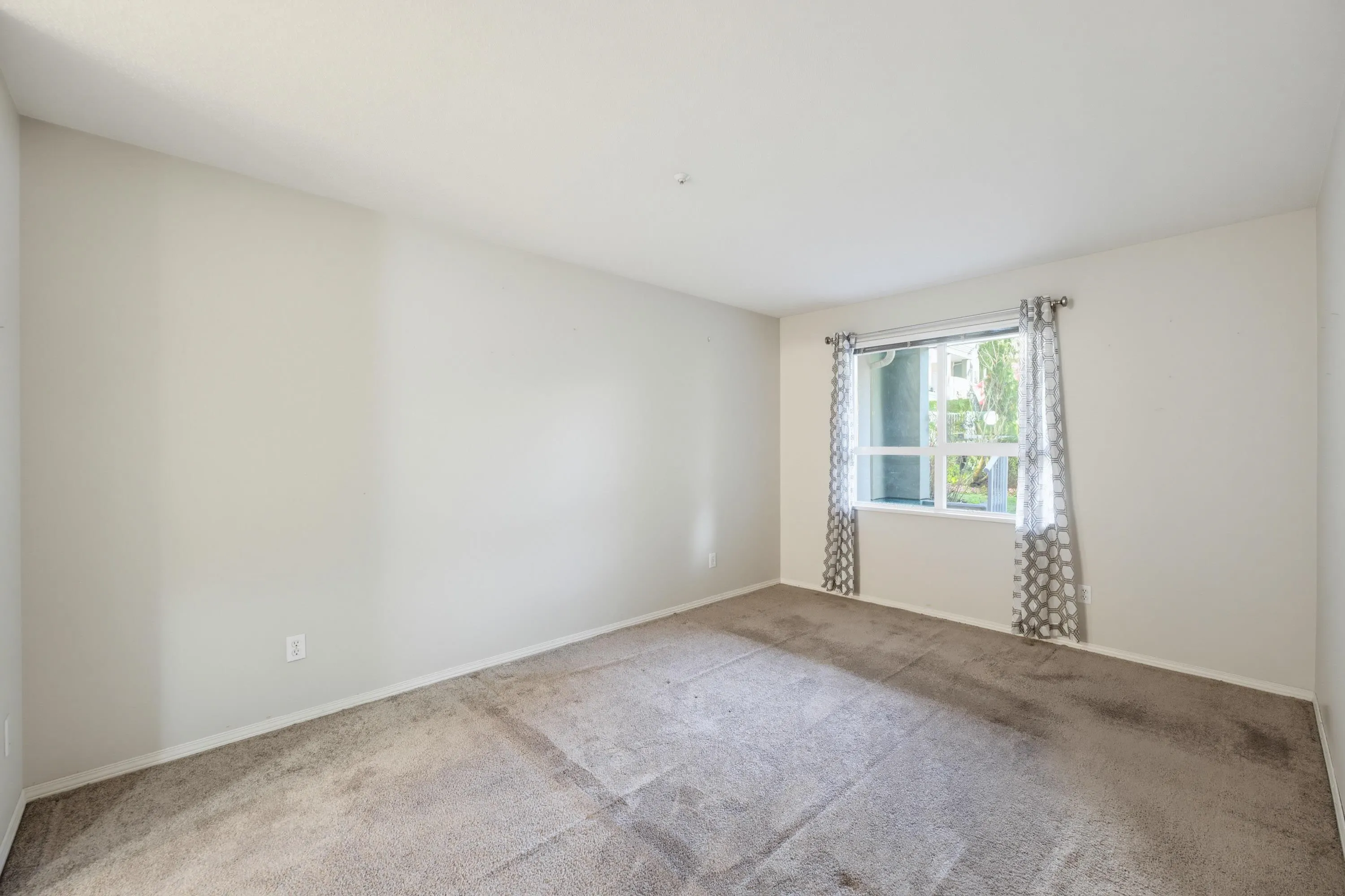 13860 70 Avenue #101