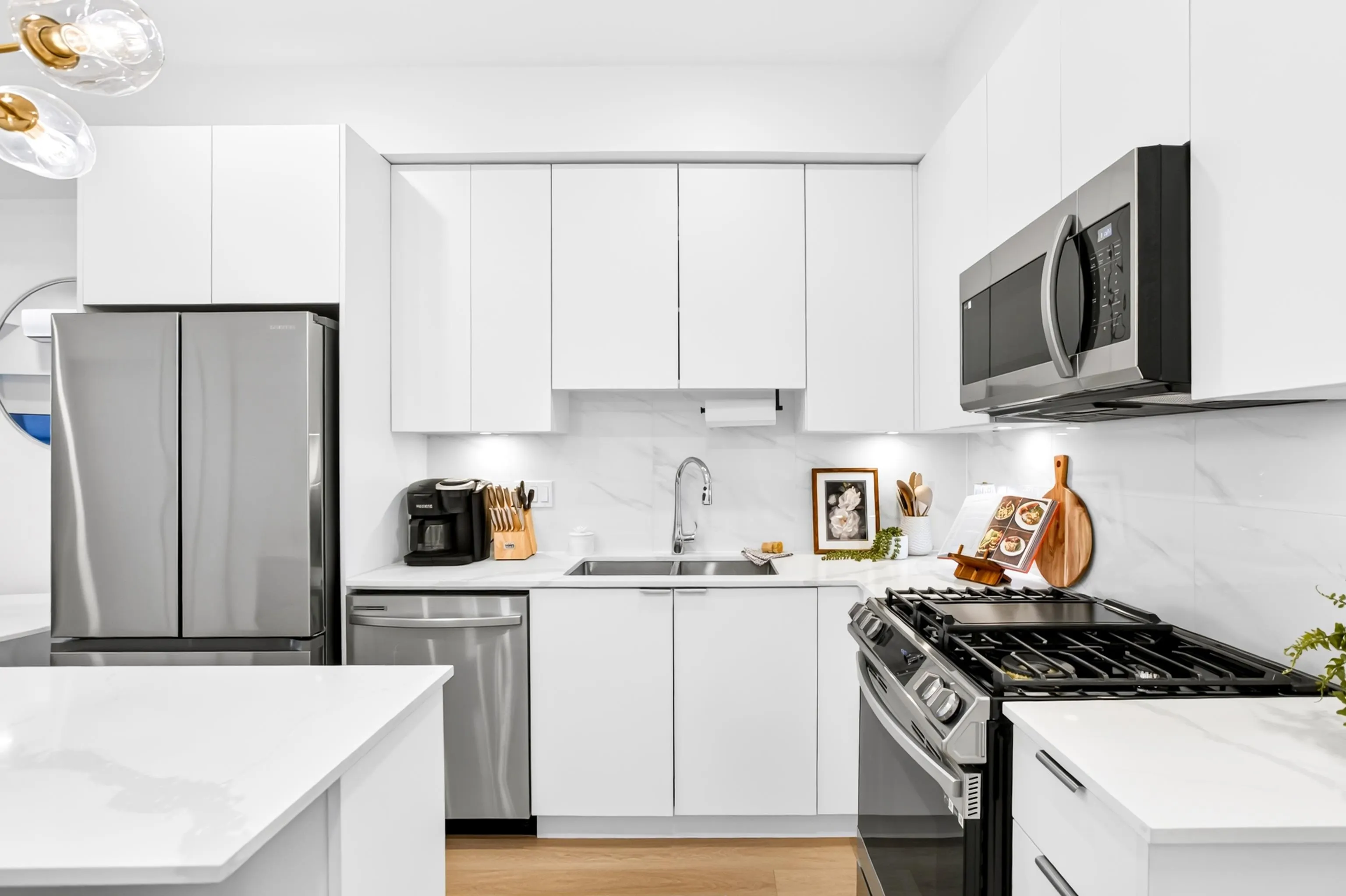 2331 Kelly Avenue #203