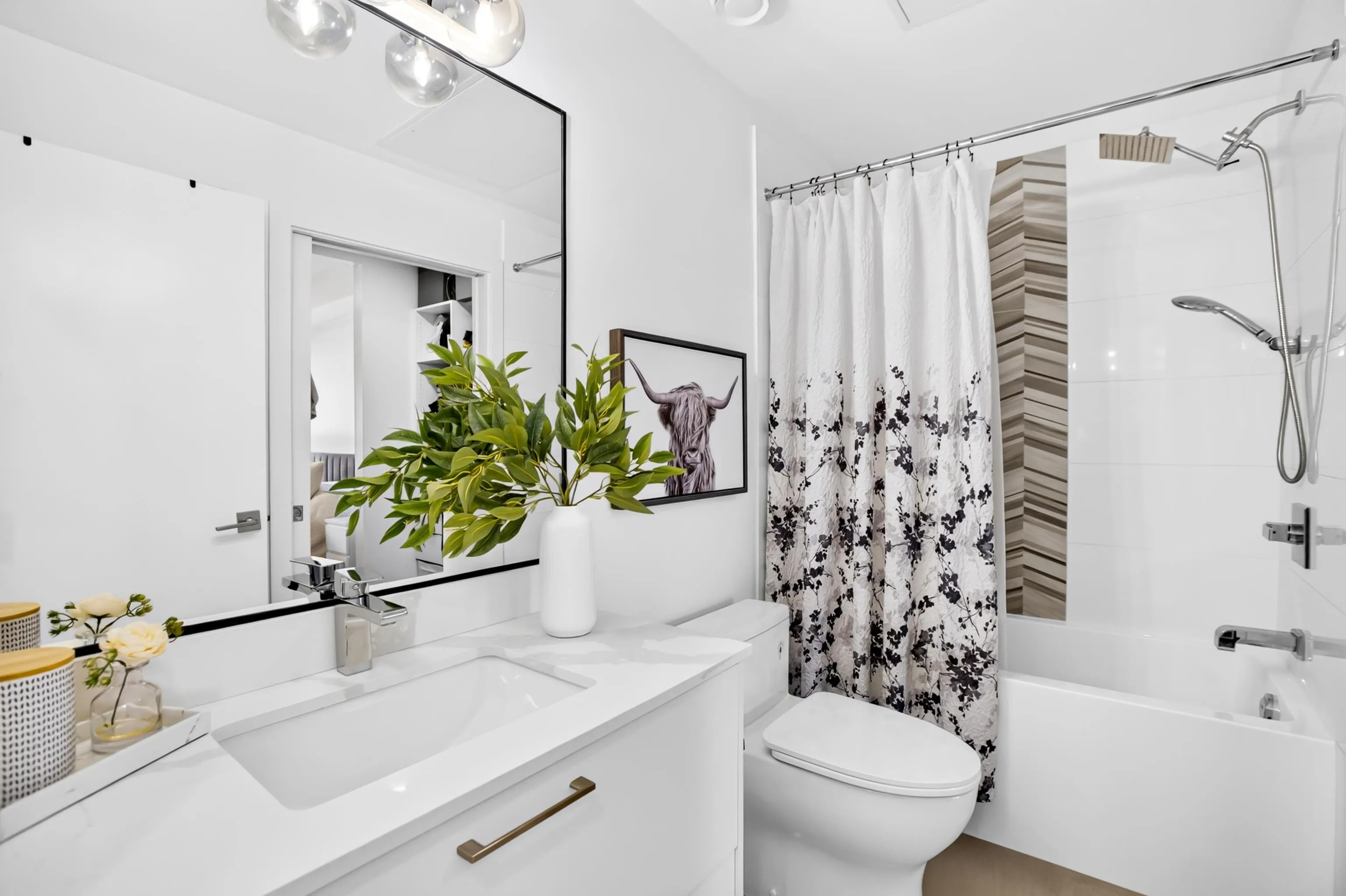 2331 Kelly Avenue #203