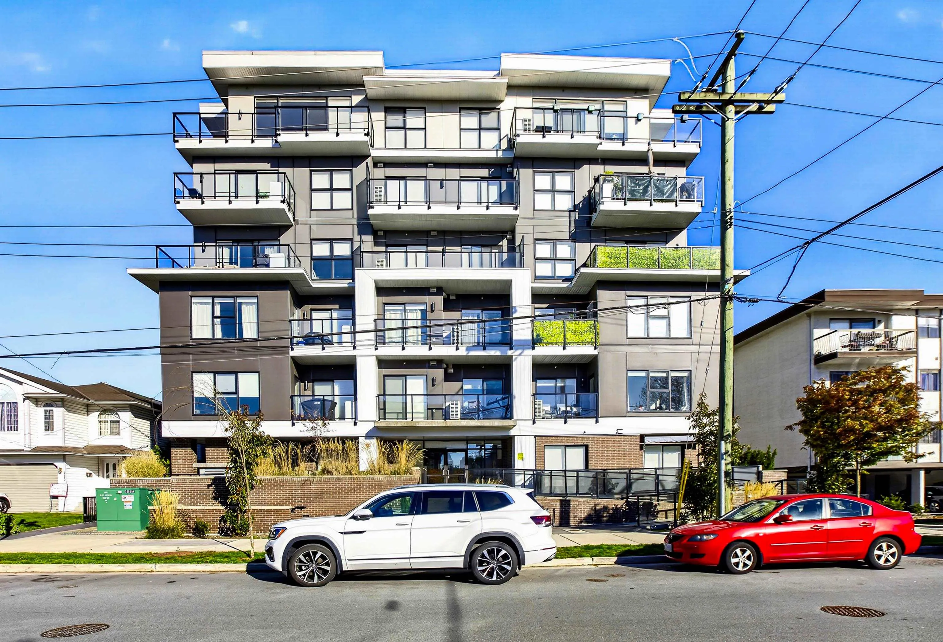 2331 Kelly Avenue #203