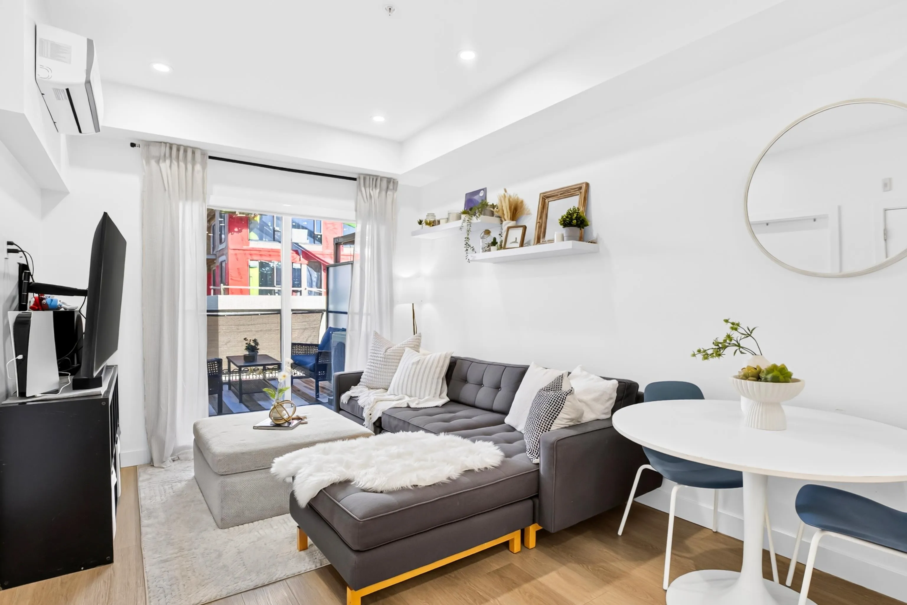2331 Kelly Avenue #203