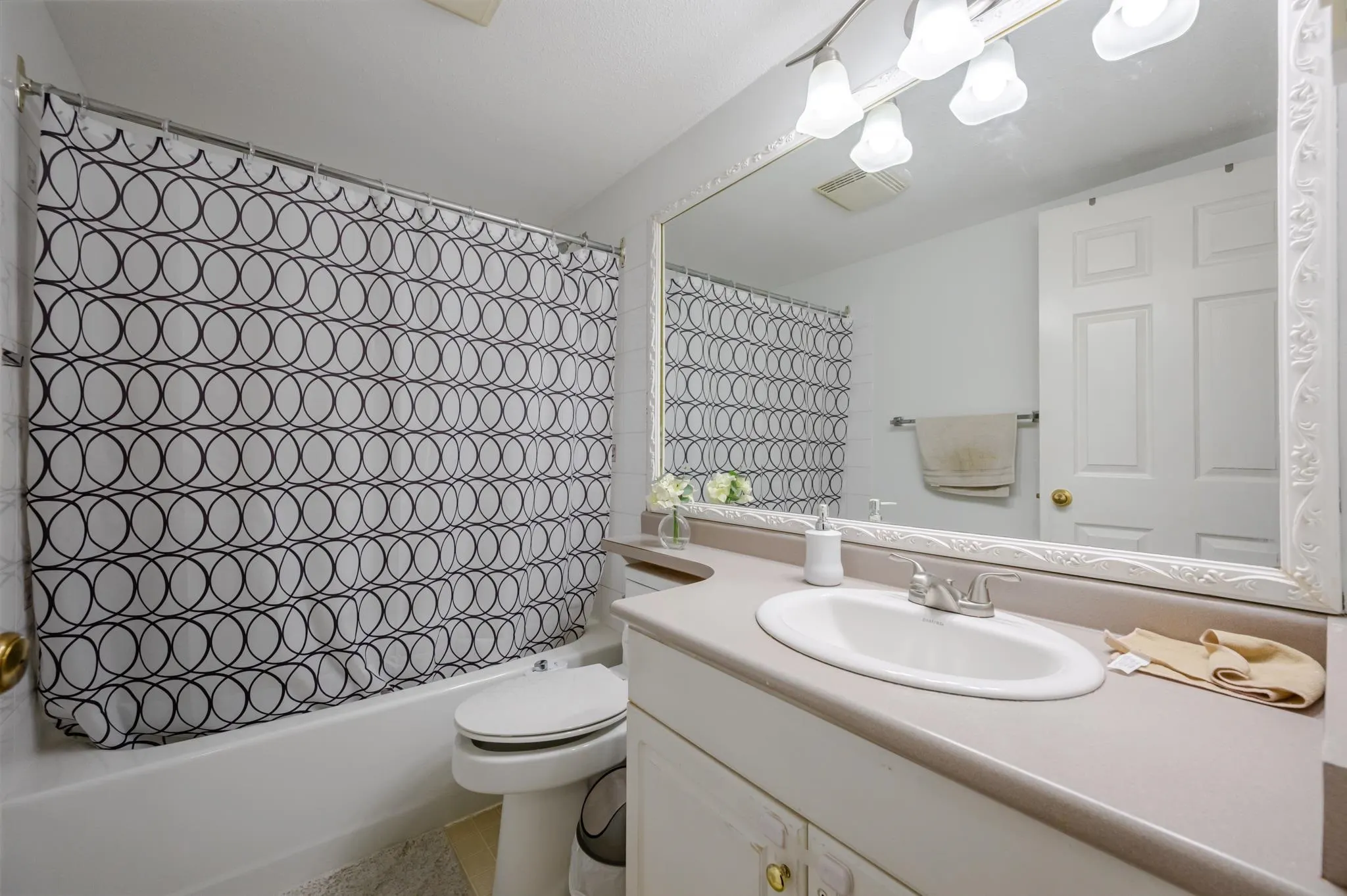 2435 Center Street #302