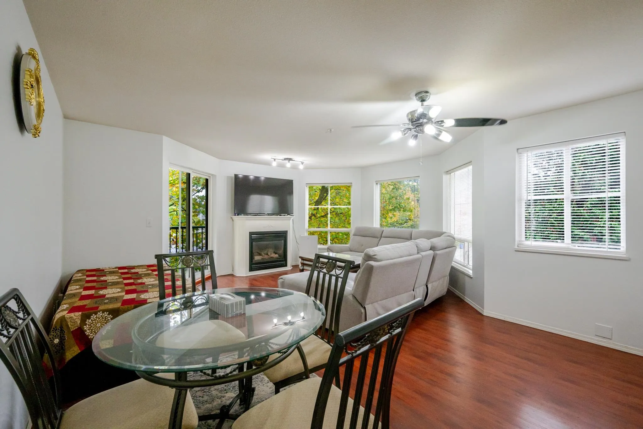 2435 Center Street #302