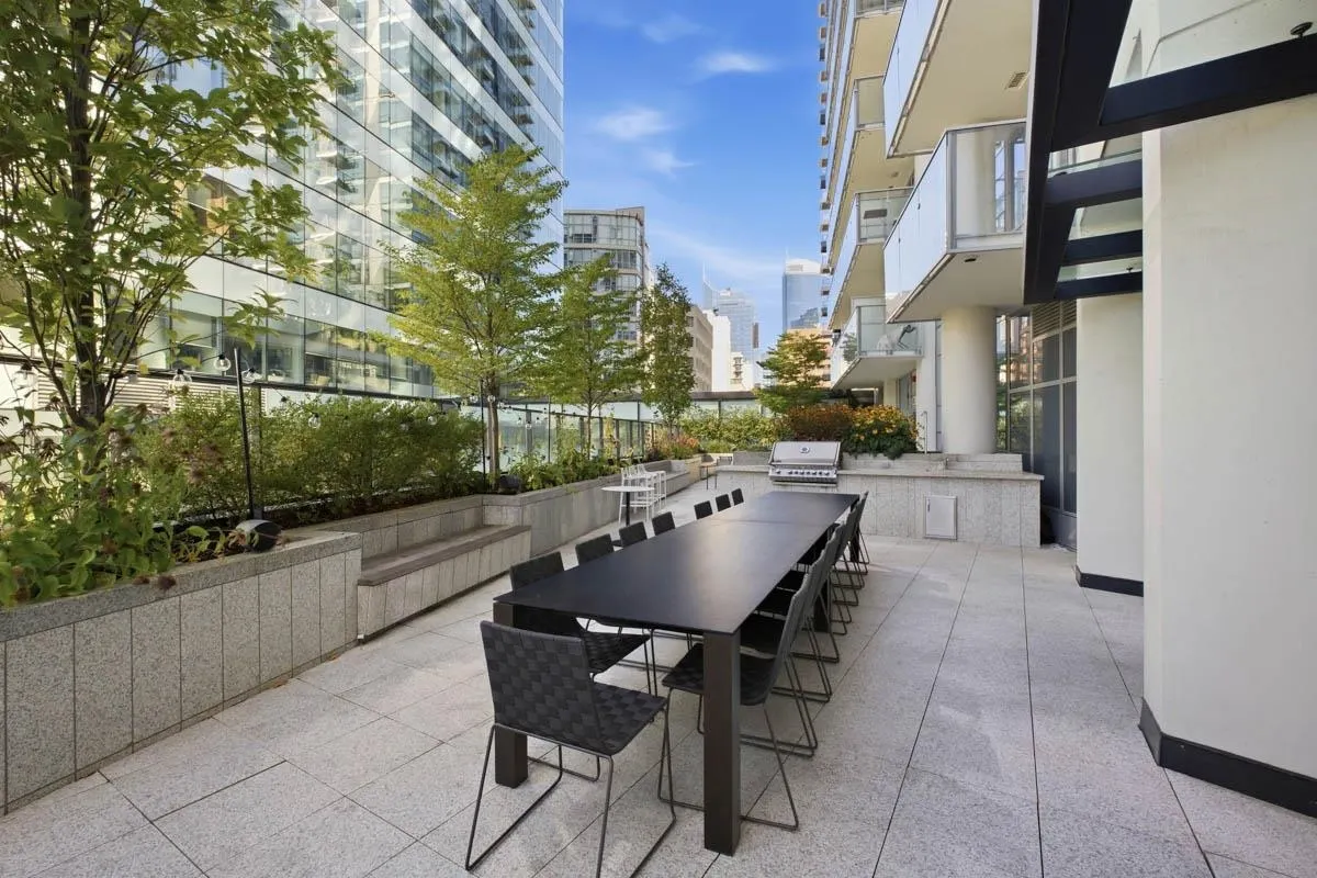 1289 Hornby Street #4106