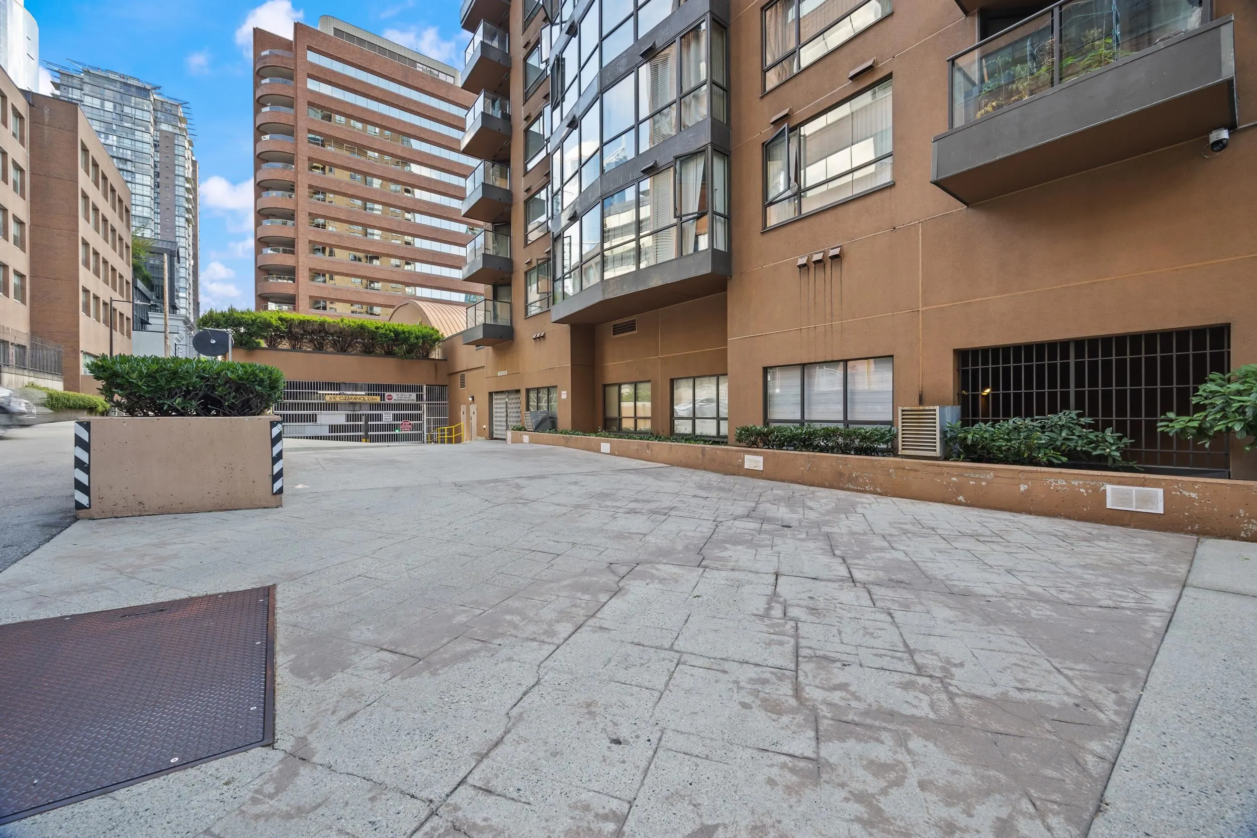 1189 Howe Street #907