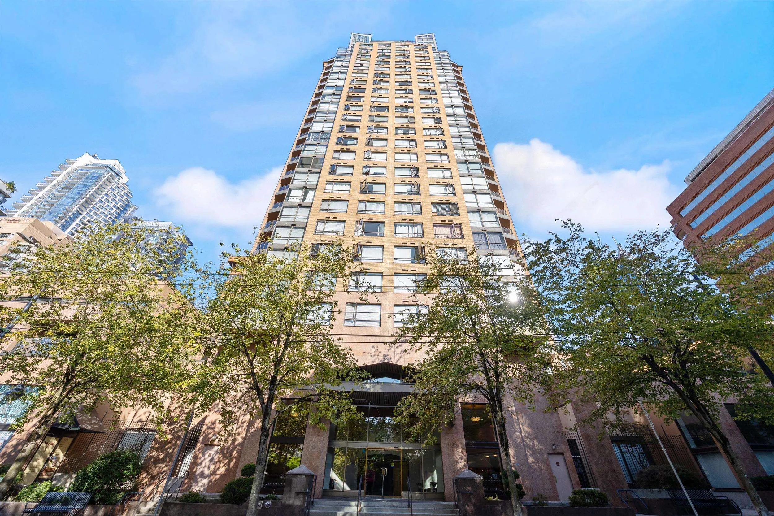 1189 Howe Street #907