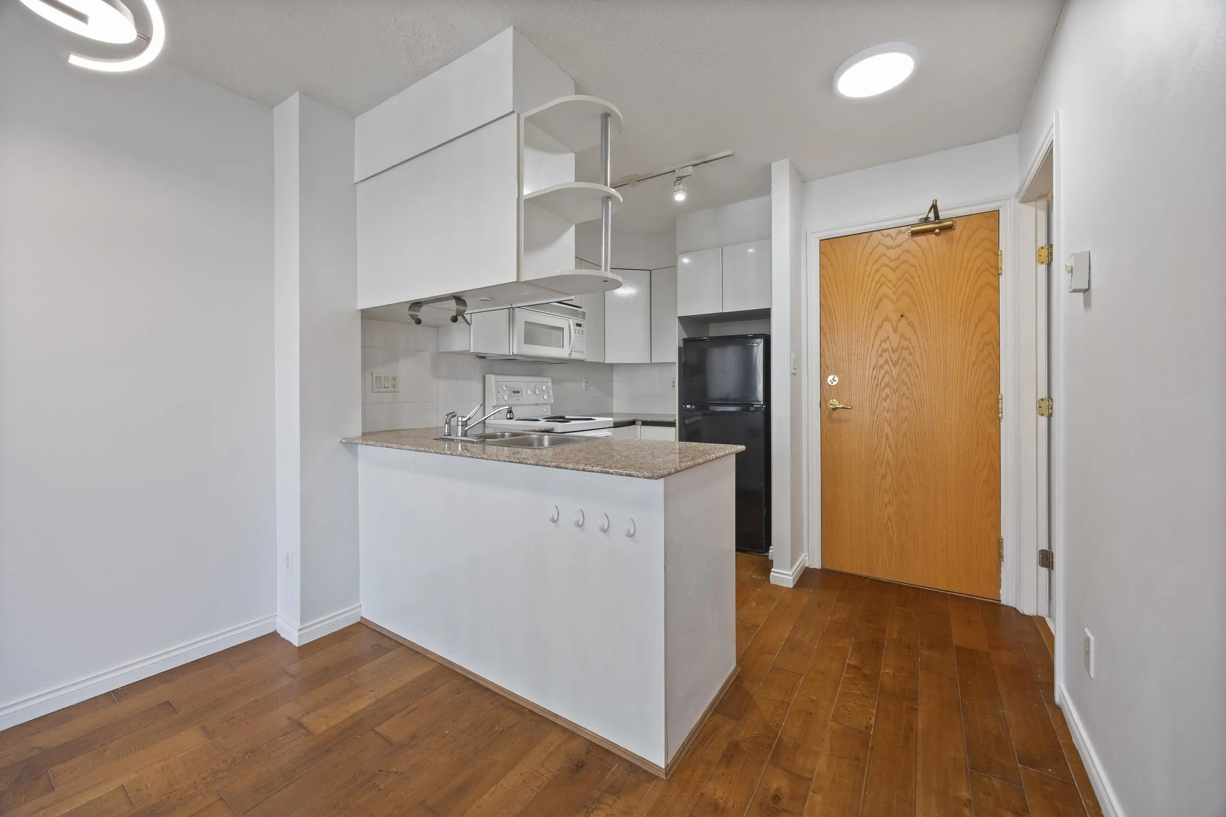 1189 Howe Street #907
