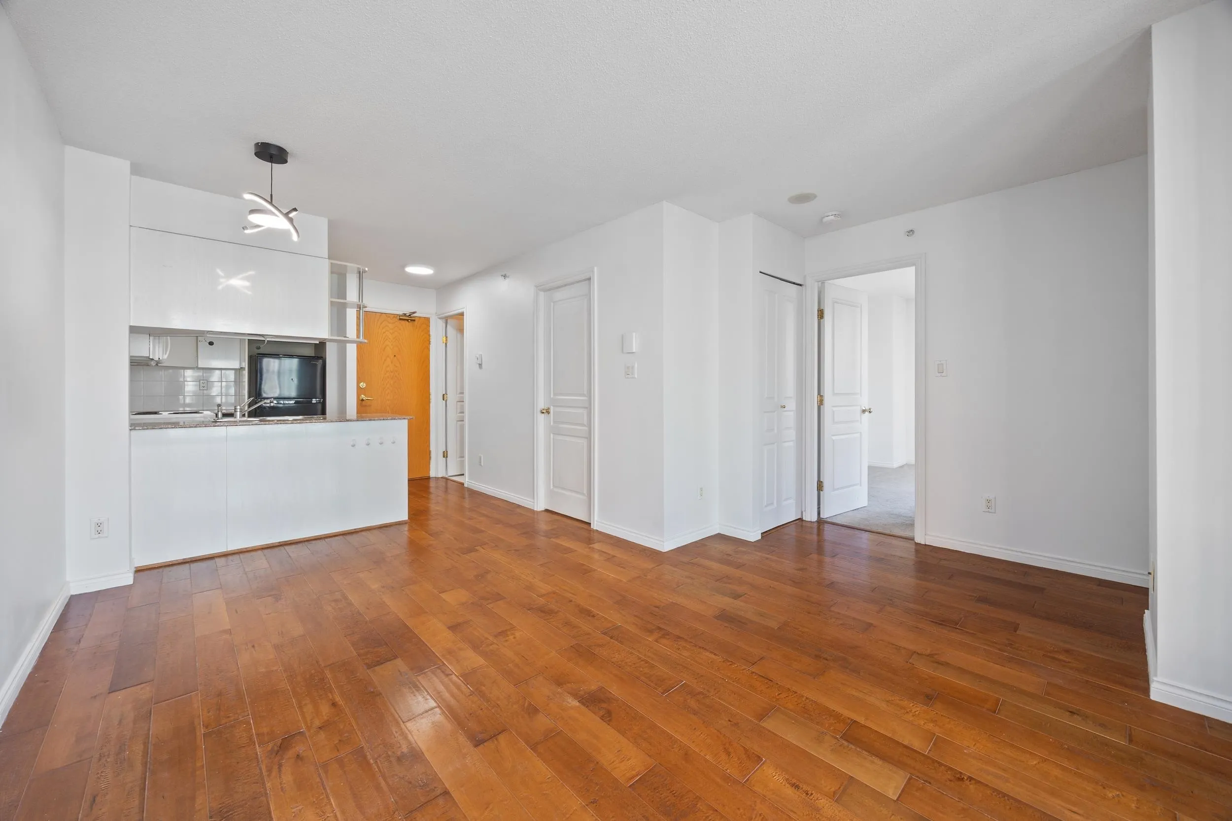 1189 Howe Street #907