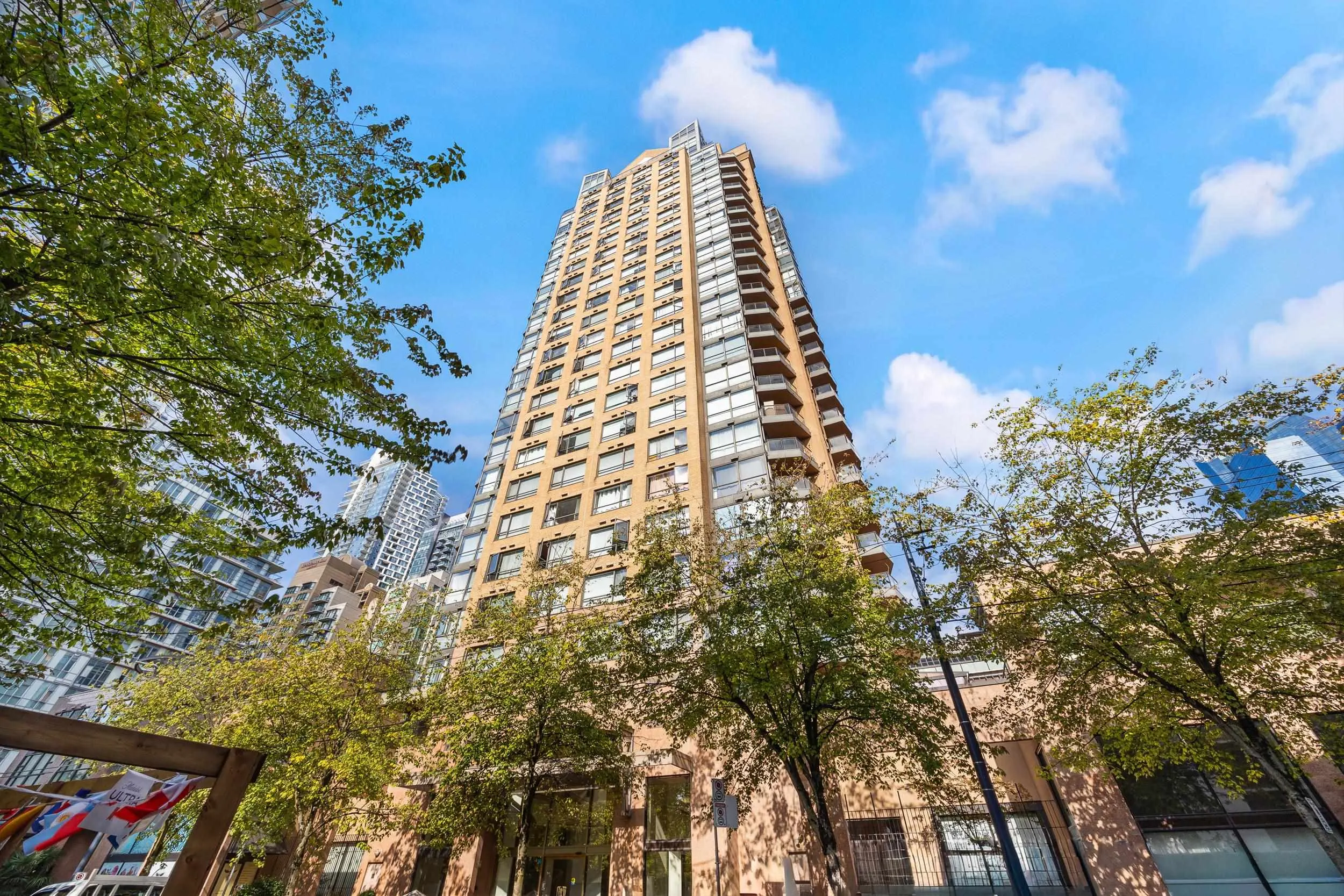 1189 Howe Street #907