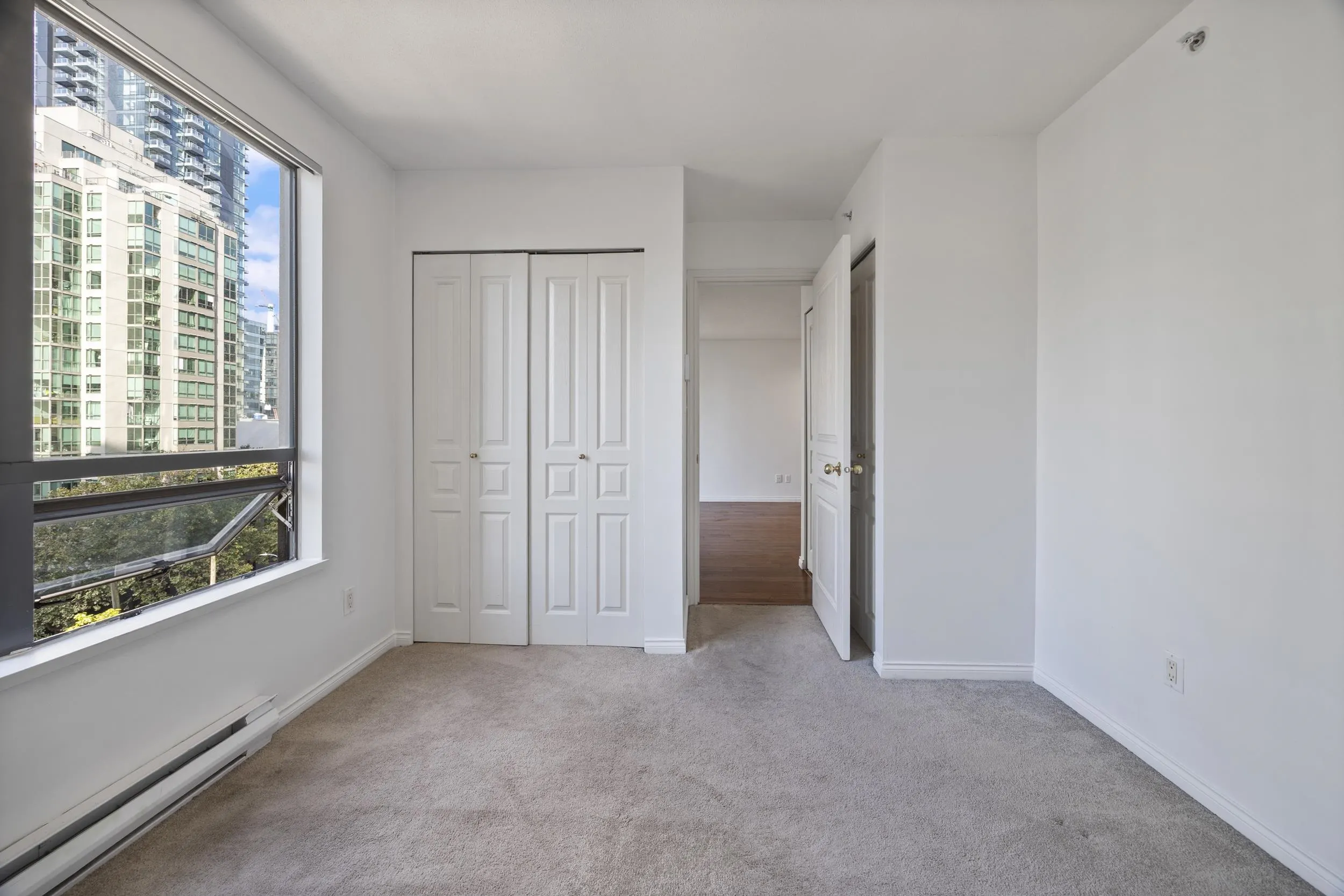 1189 Howe Street #907