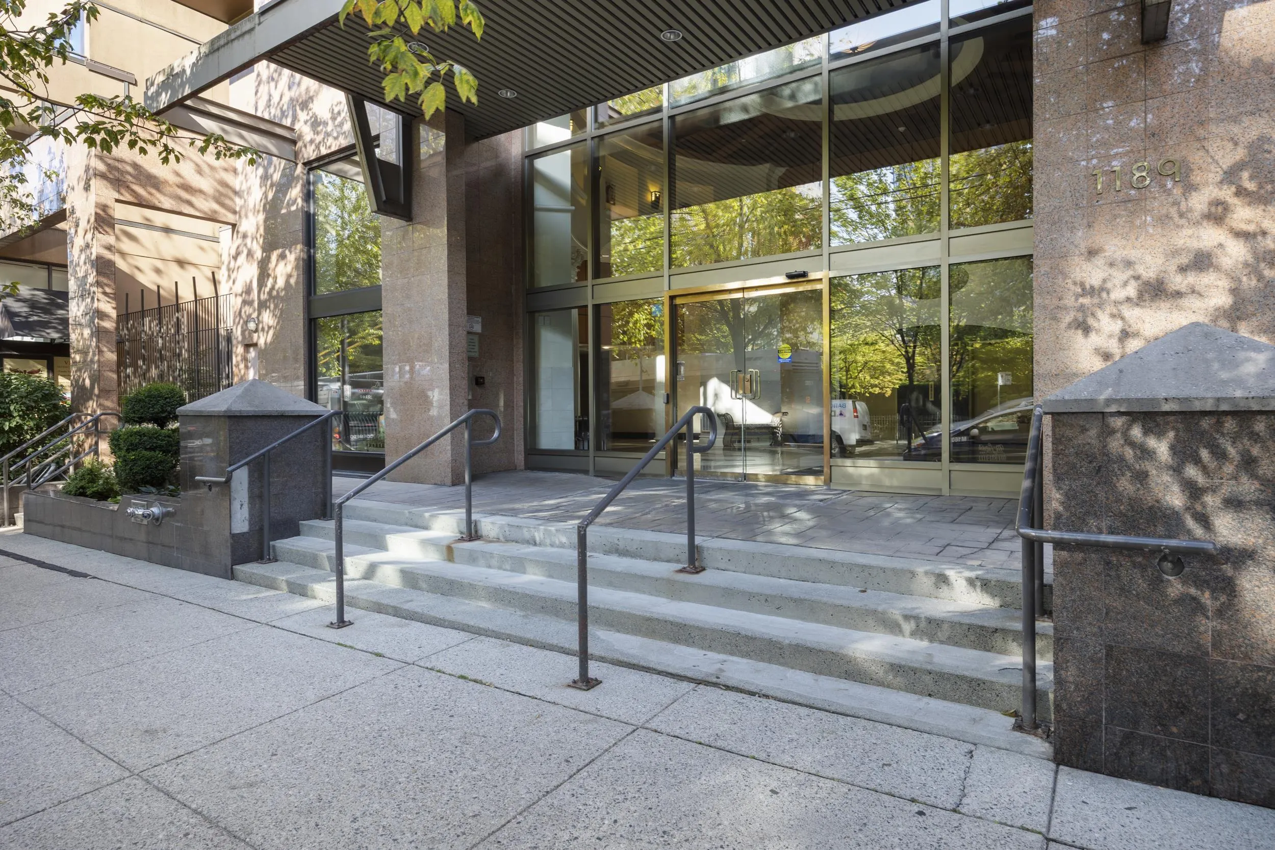 1189 Howe Street #907