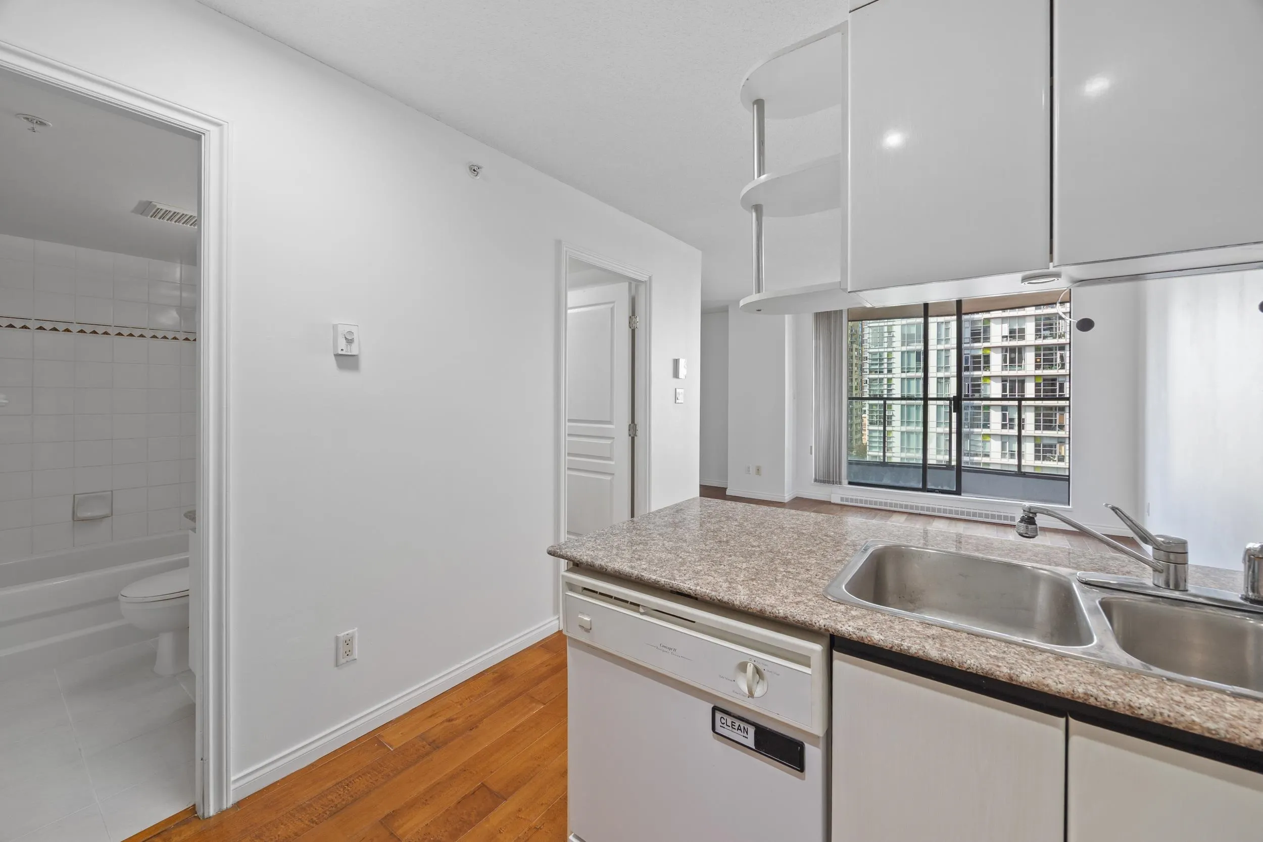 1189 Howe Street #907