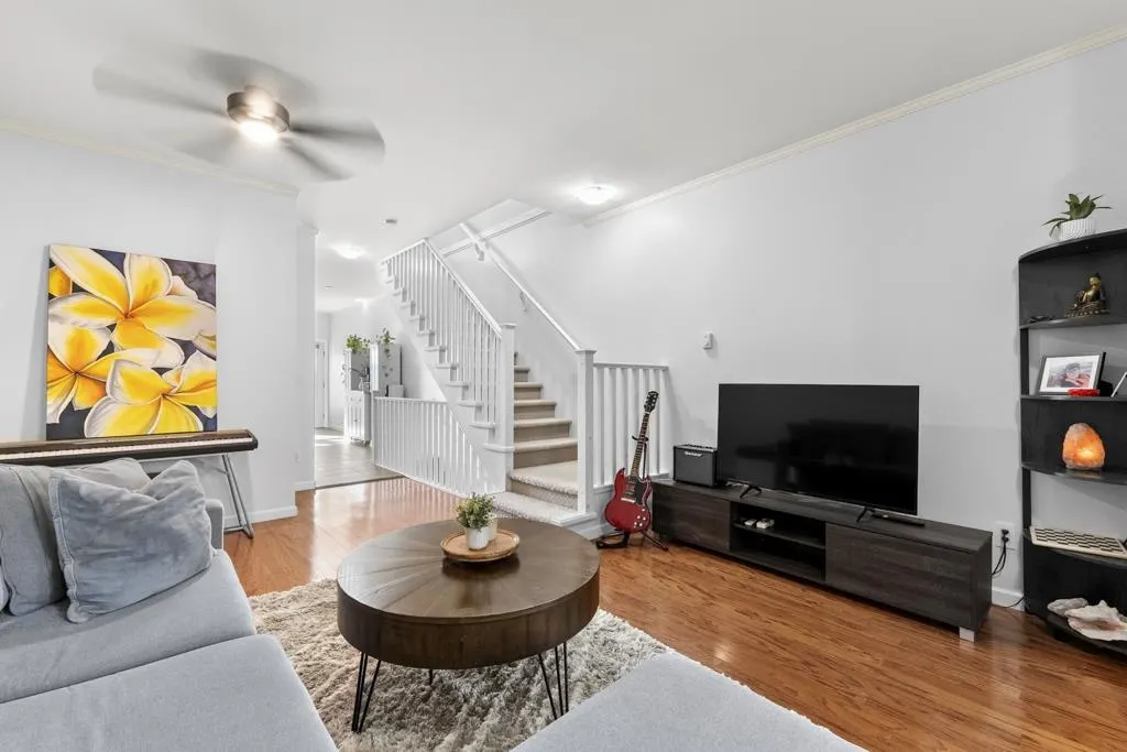 3712 Pender Street #10