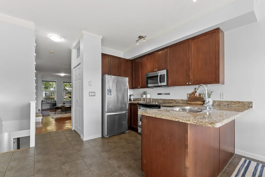 3712 Pender Street #10