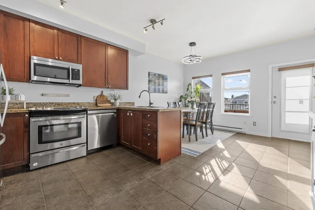 3712 Pender Street #10