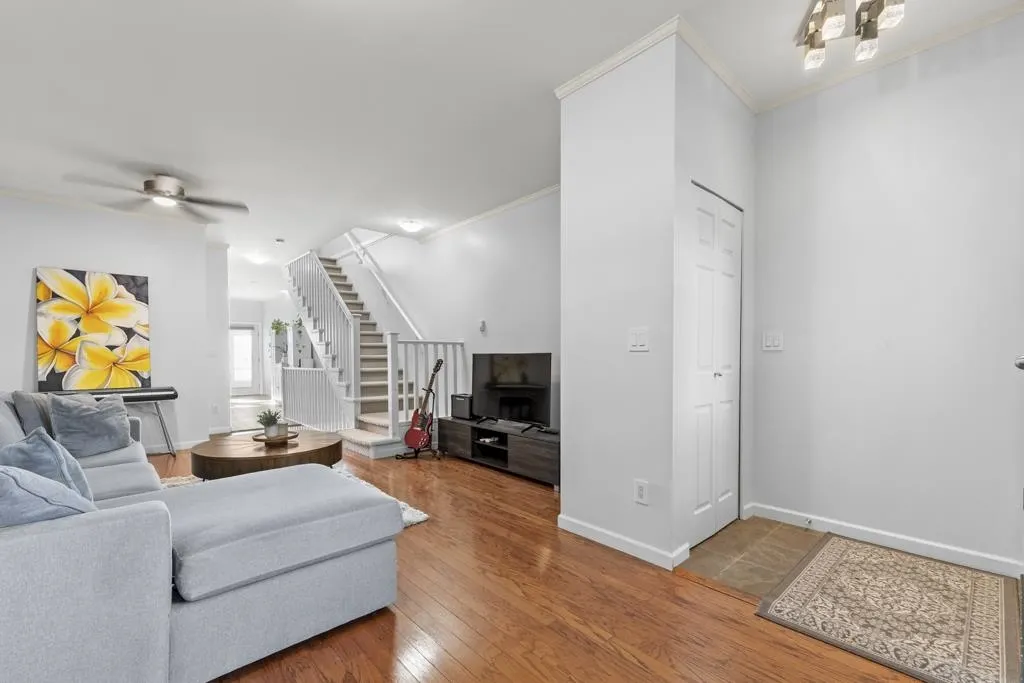 3712 Pender Street #10