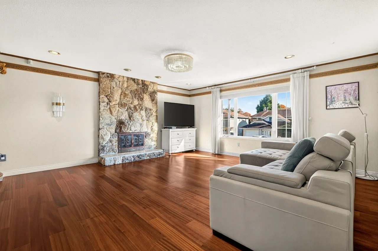 10291 Hollywell Drive