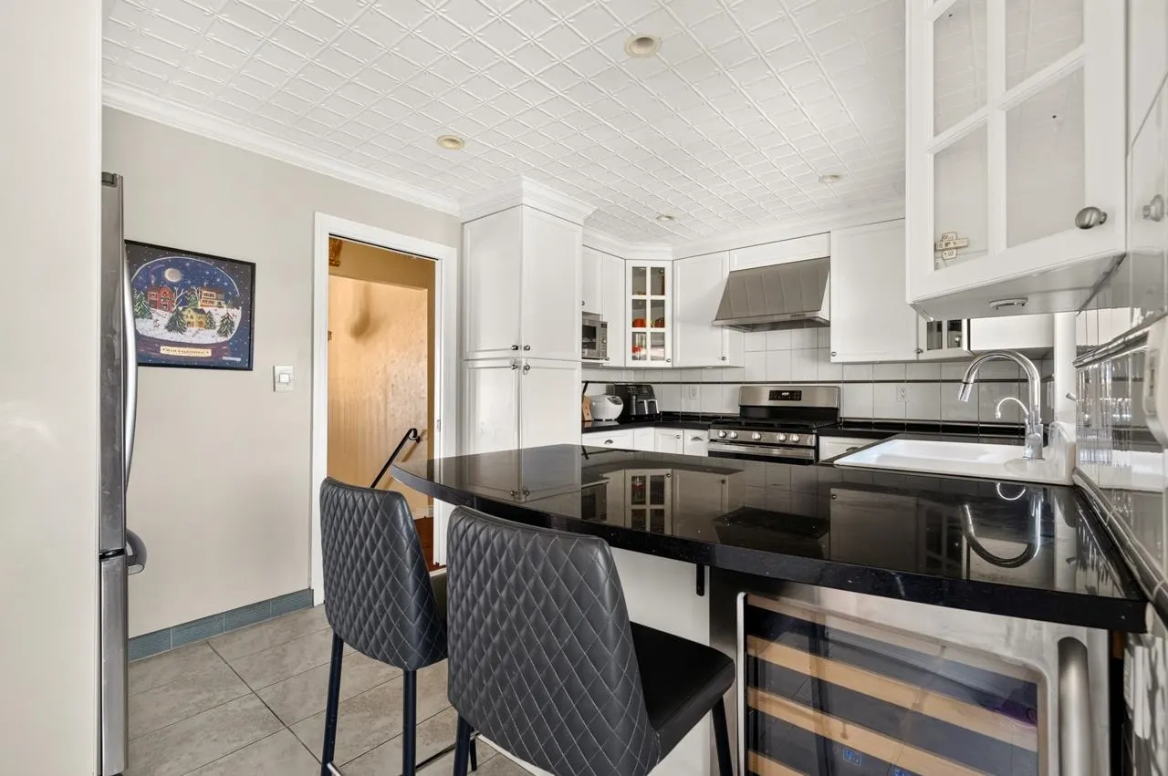 10291 Hollywell Drive