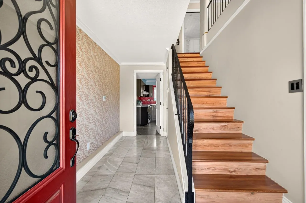 10291 Hollywell Drive