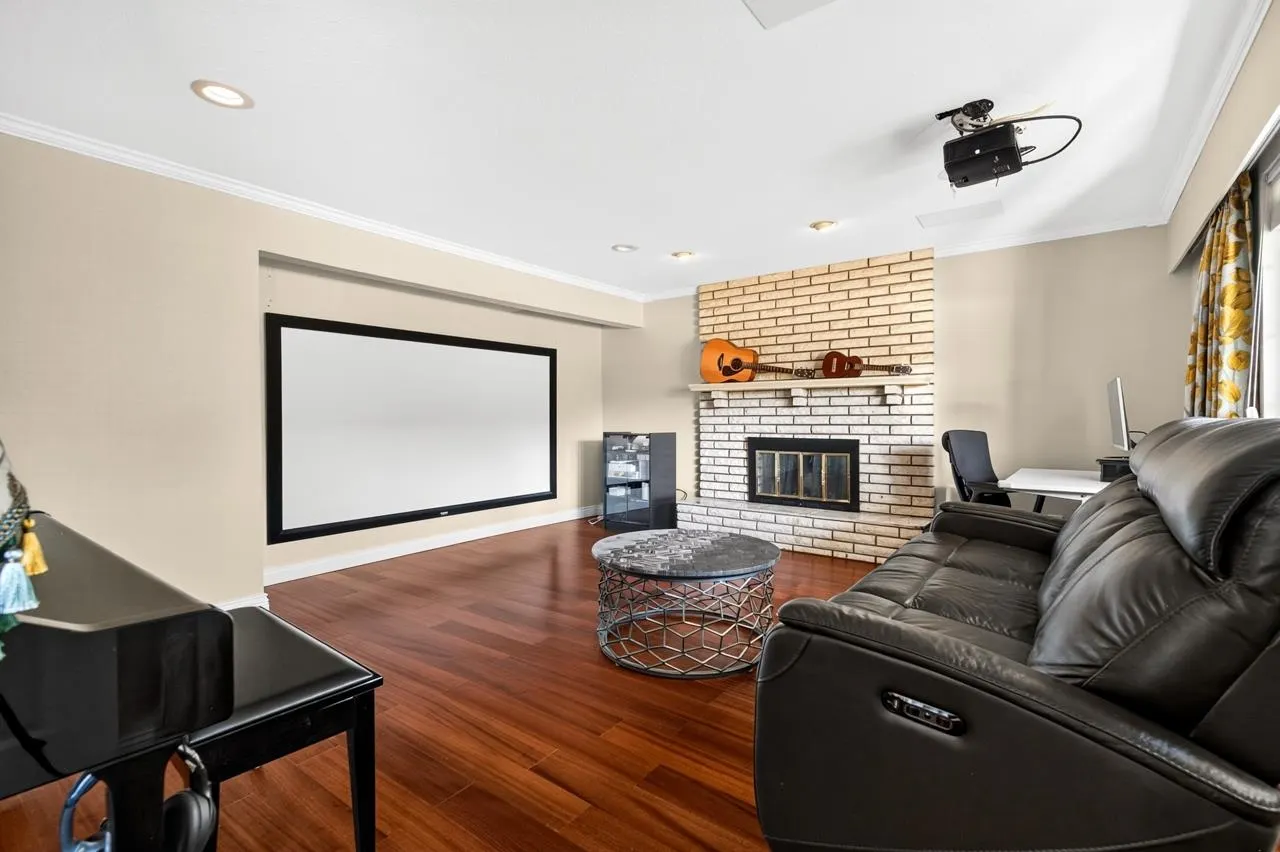 10291 Hollywell Drive