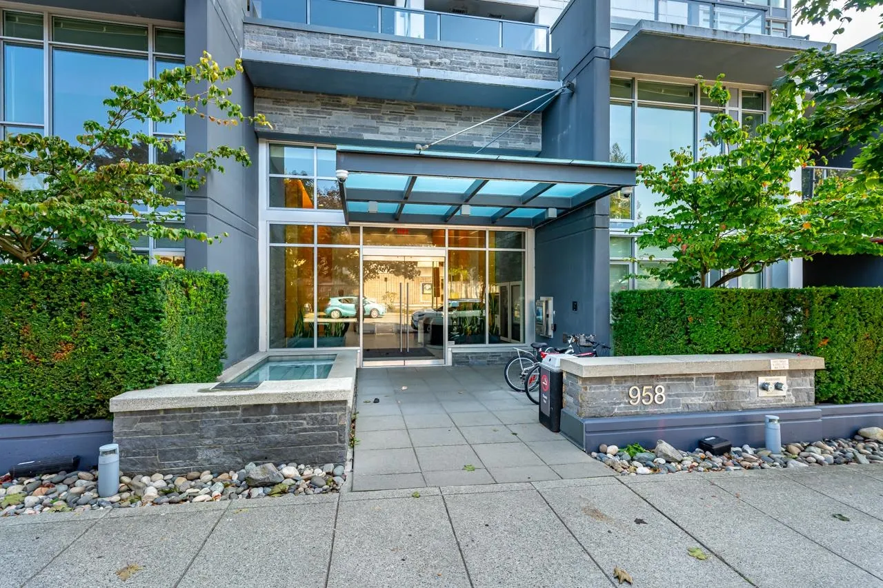 958 Ridgeway Avenue #1606