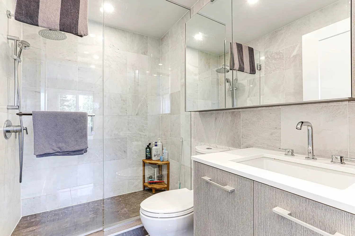 4908 Cambie Street #404