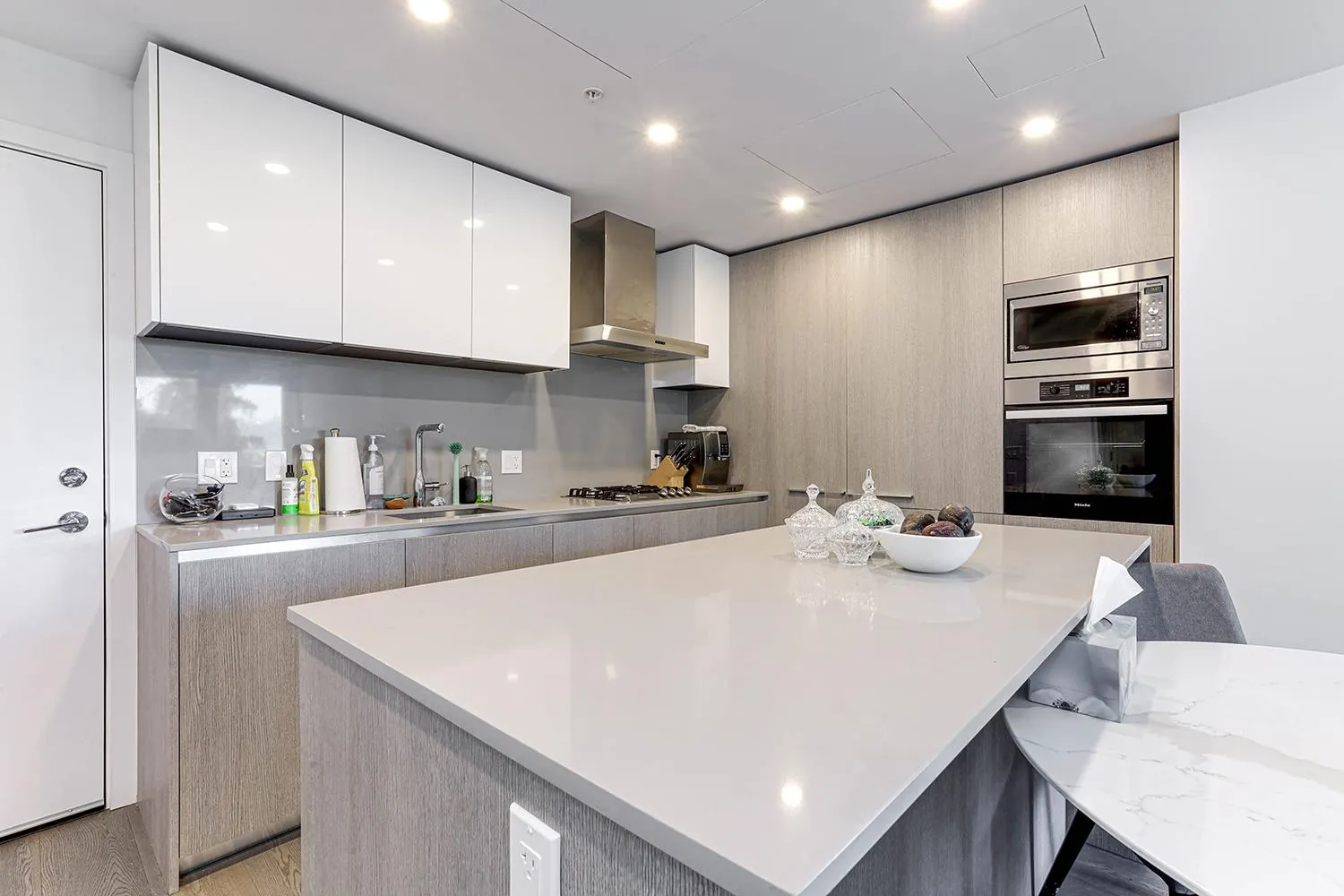 4908 Cambie Street #404