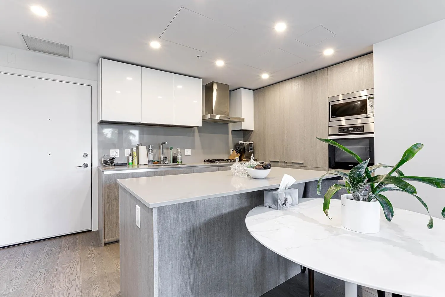 4908 Cambie Street #404