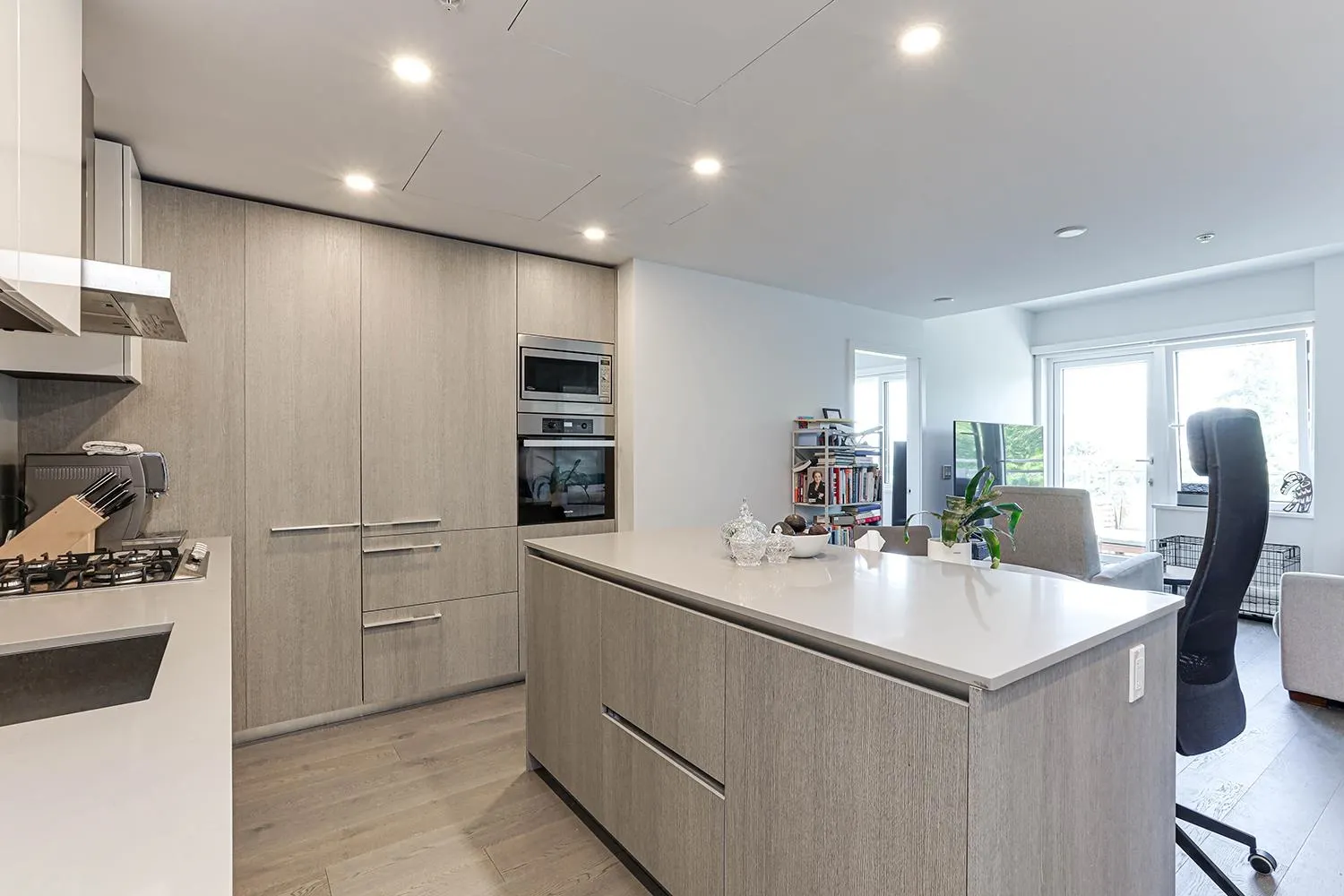 4908 Cambie Street #404