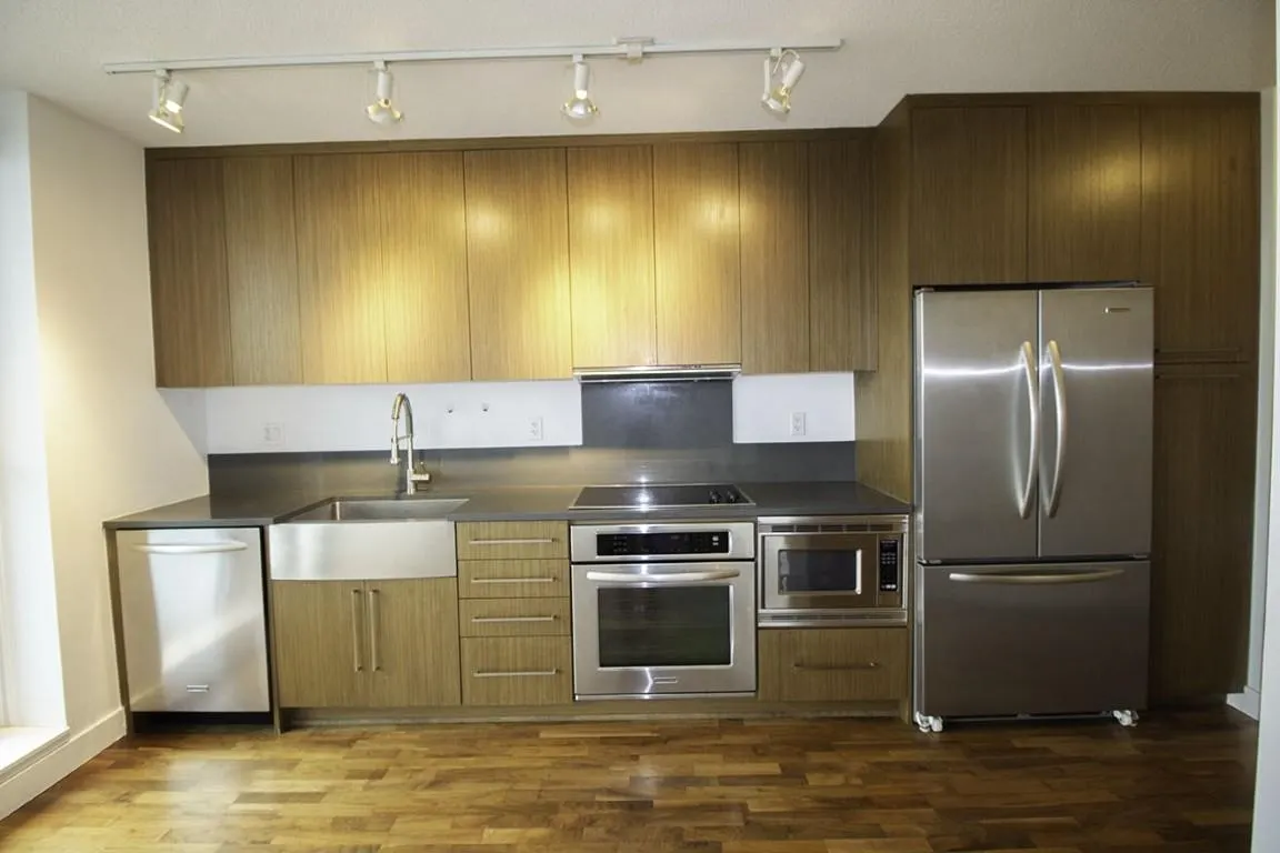 250 E 6 Avenue #803