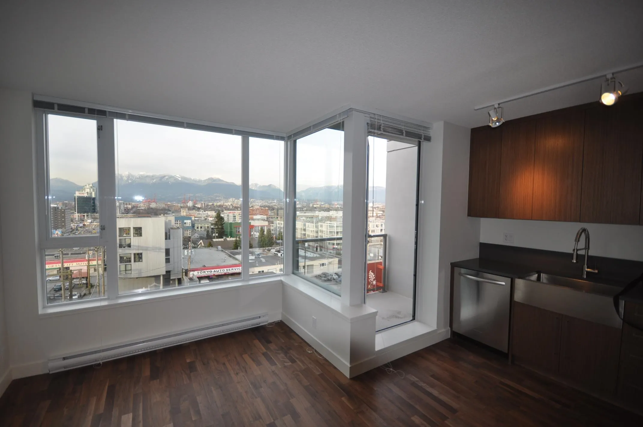 250 E 6 Avenue #803