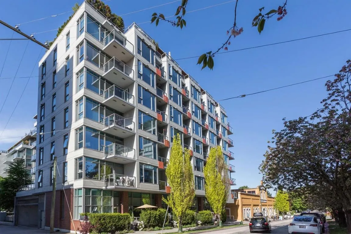 250 E 6 Avenue #803