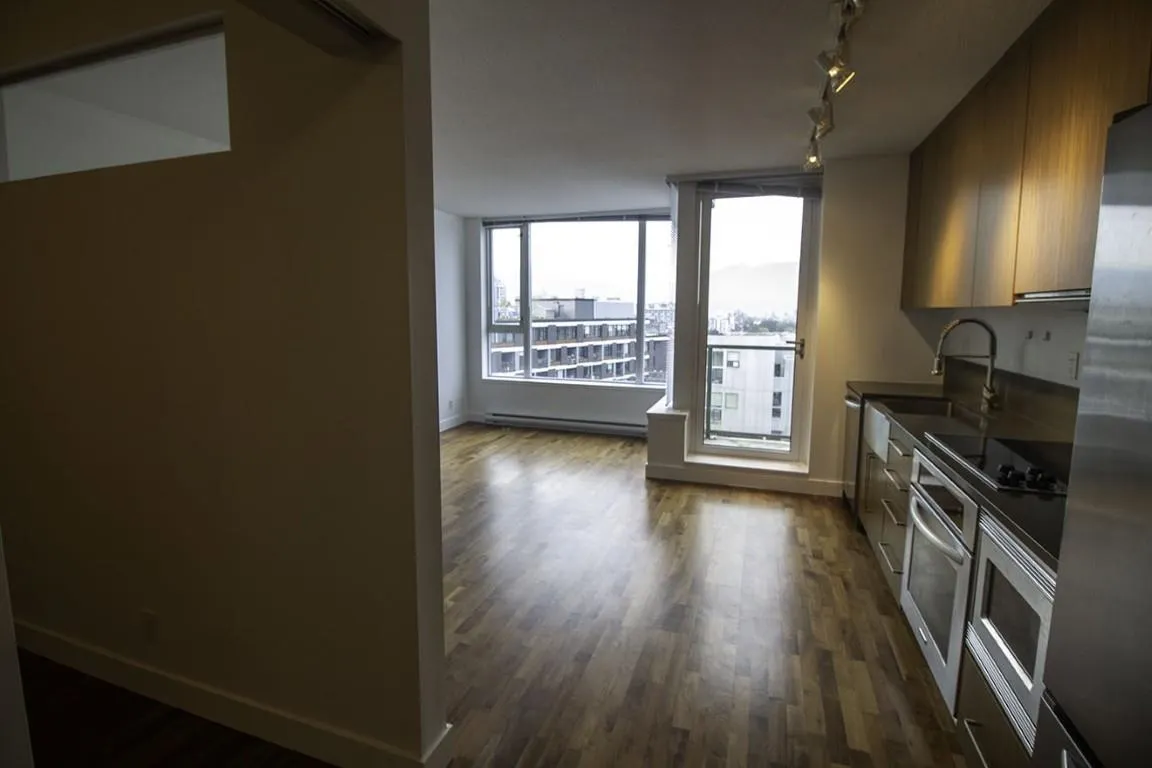 250 E 6 Avenue #803