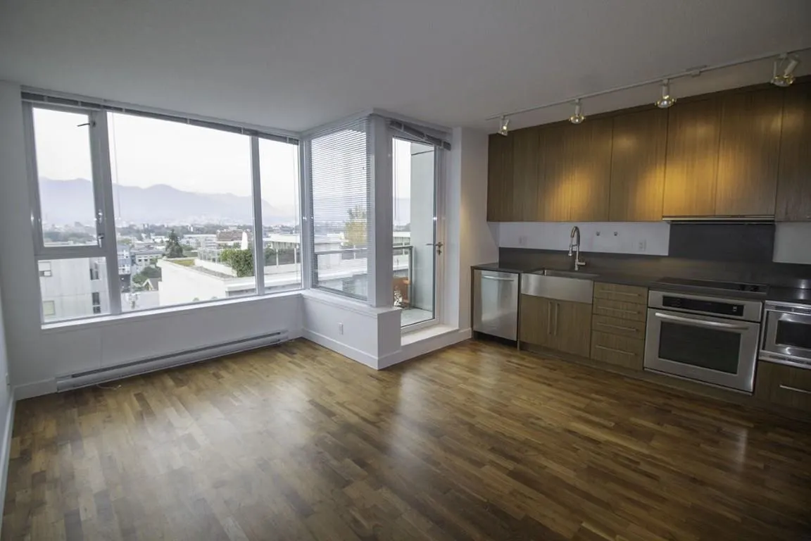 250 E 6 Avenue #803