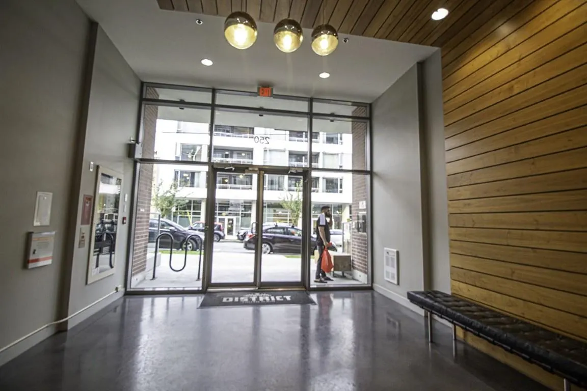 250 E 6 Avenue #803