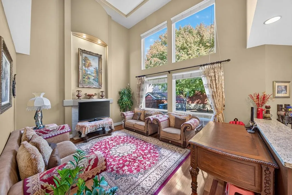 246 Parkside Drive