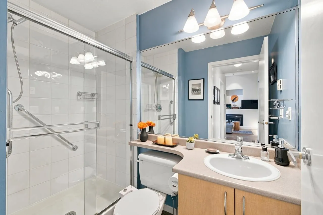 137 E 1st Street #401