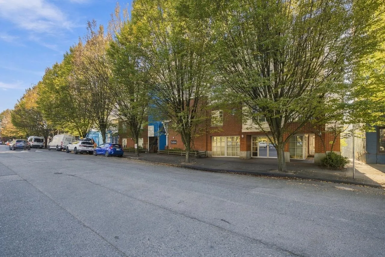 137 E 1st Street #401