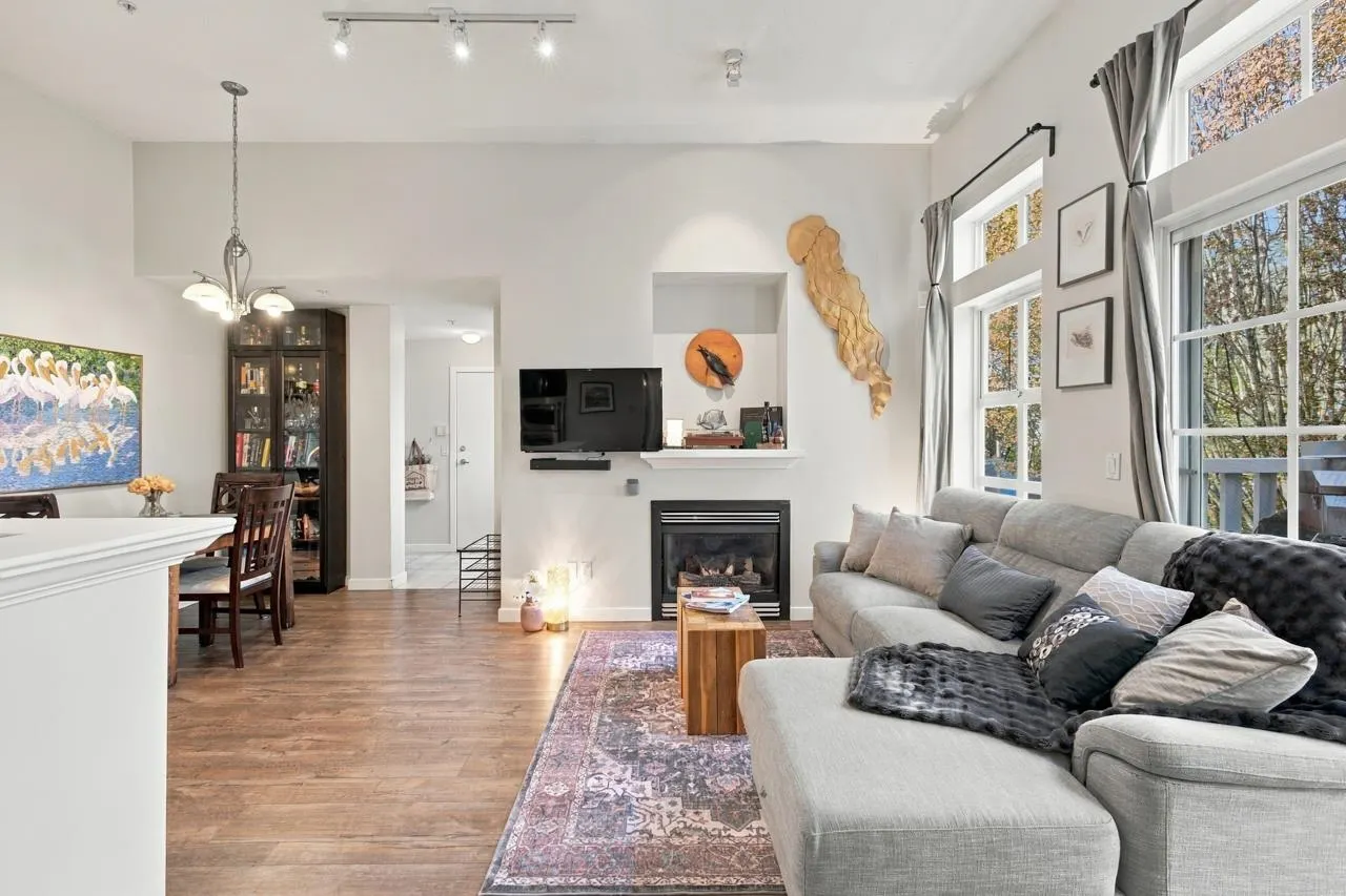 137 E 1st Street #401