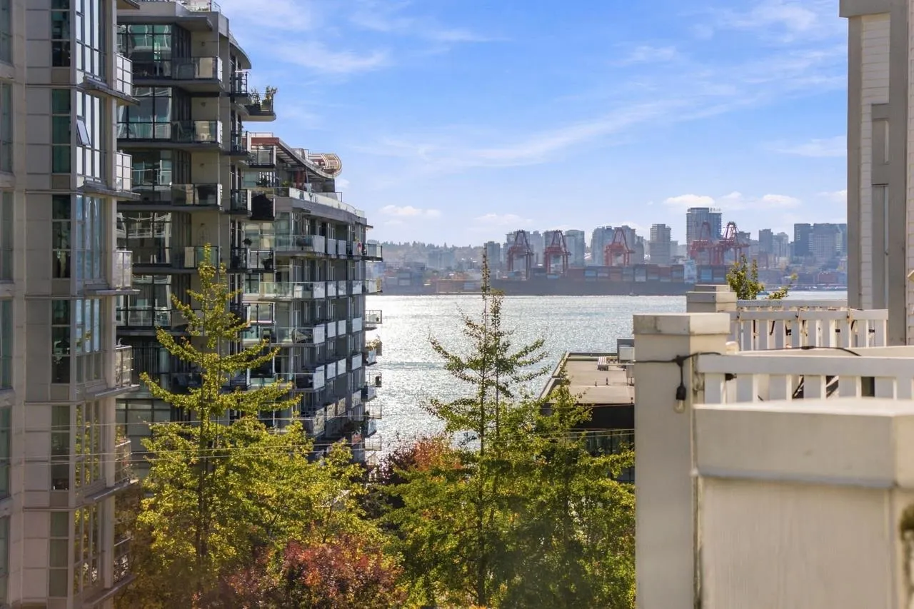 137 E 1st Street #401