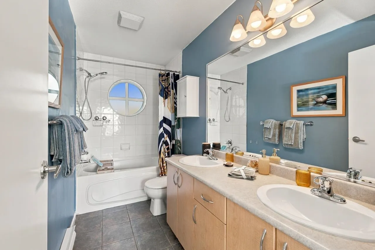137 E 1st Street #401