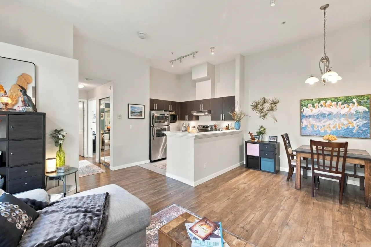 137 E 1st Street #401